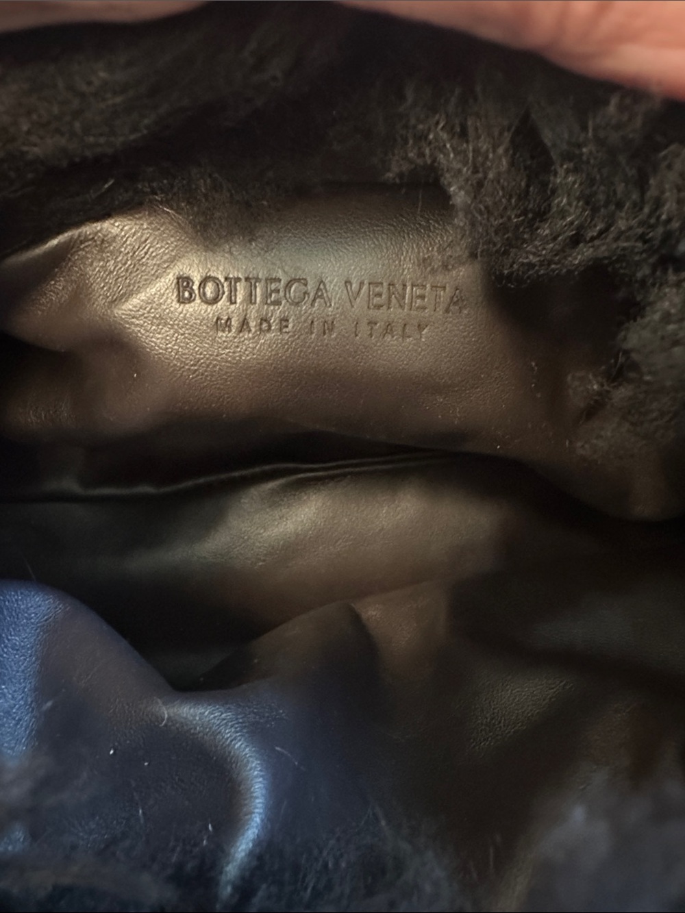 Bottega Veneta Black Shearling Bag with Gold Chain - Picture 4 of 5
